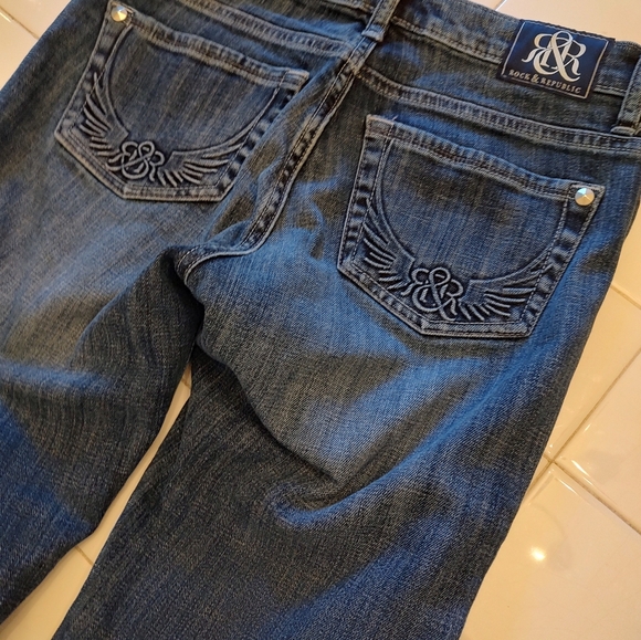 Rock & Republic Blue Boot Cut Jeans with Decorative Stitching . Kassandra - Picture 1 of 9